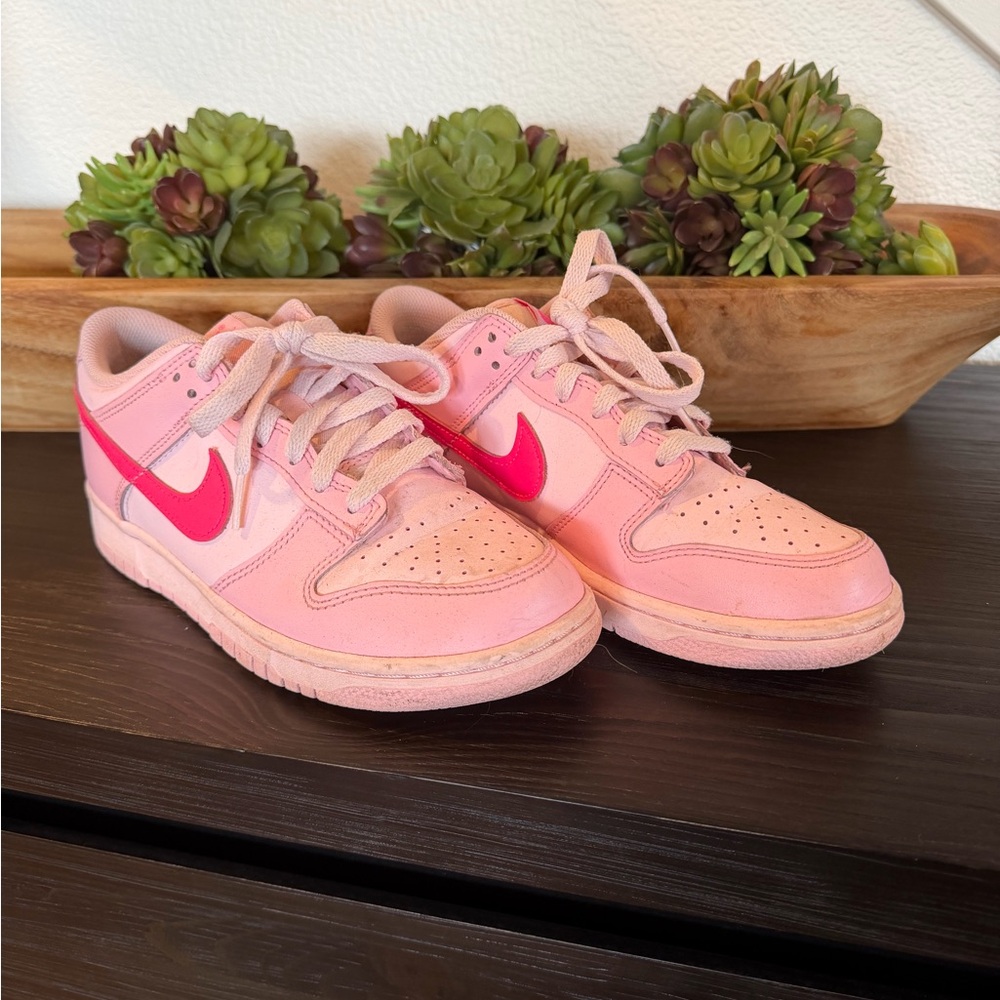 Nike girls triple‎ pink dunk dunks low shoes sneakers size 6.5y EUC - Picture 2 of 8